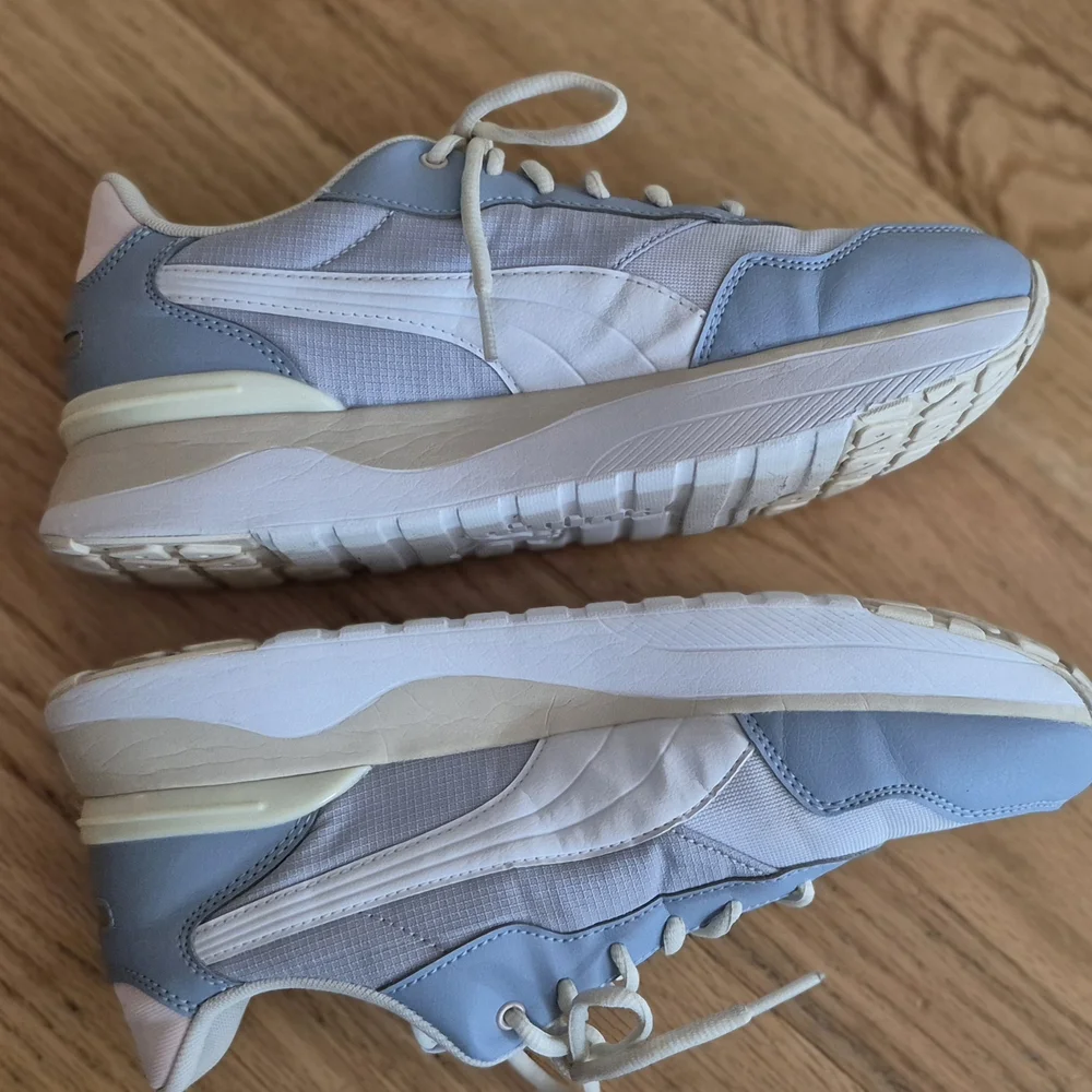 Puma Women's Size 10 Voyage R78 Blue White Pink Sneakers GUC - Picture 7 of 10